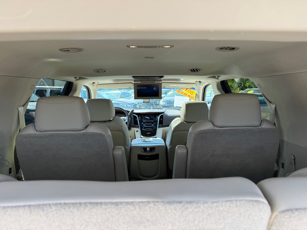 2015 Cadillac Escalade Image 8
