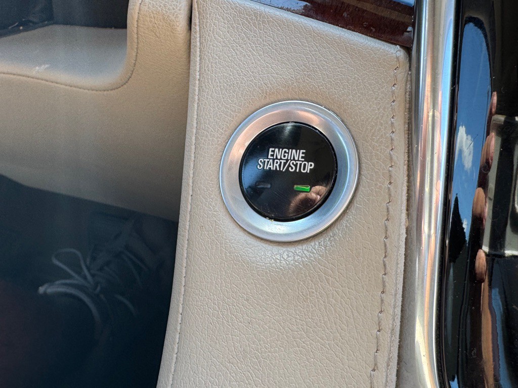 2015 Cadillac Escalade Image 15