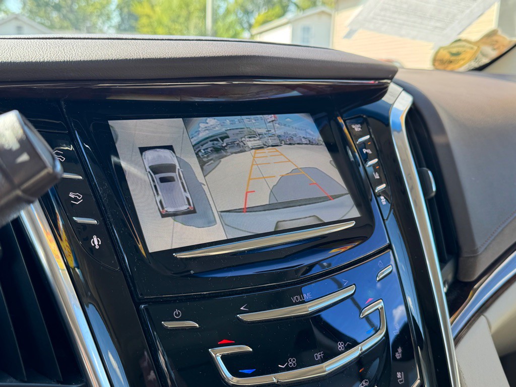 2015 Cadillac Escalade Image 16