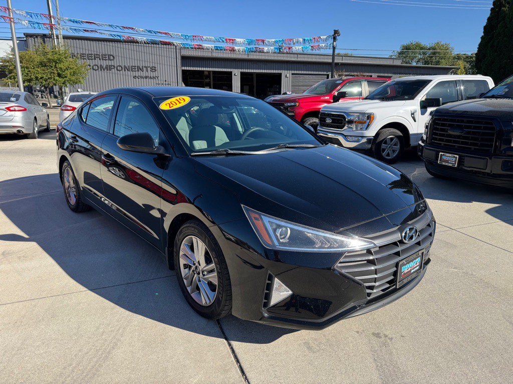 2019 Hyundai Elantra Image 1