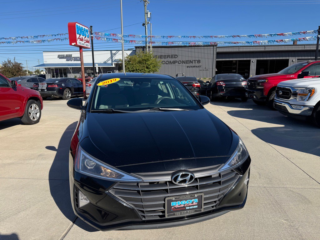 2019 Hyundai Elantra Image 2