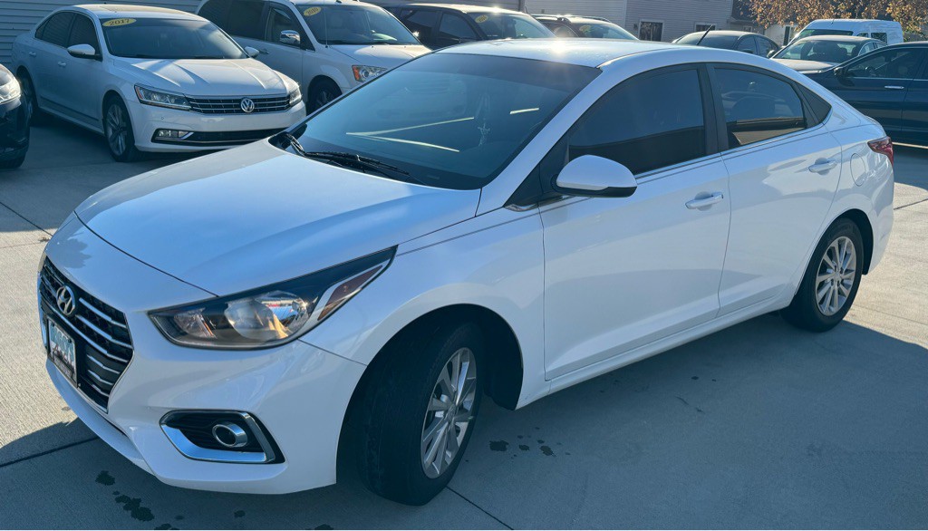 2019 Hyundai Accent Image 3