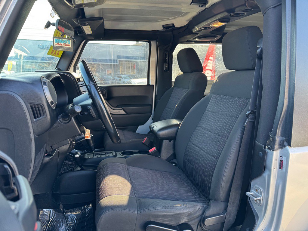 2011 Jeep Wrangler Image 7