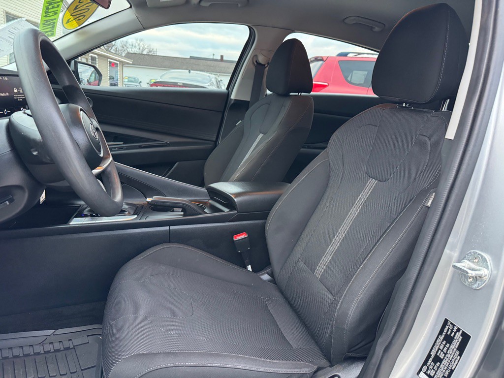 2023 Hyundai Elantra Image 5