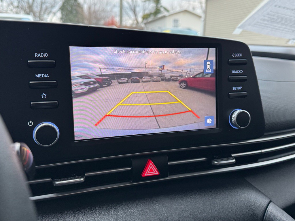 2023 Hyundai Elantra Image 7