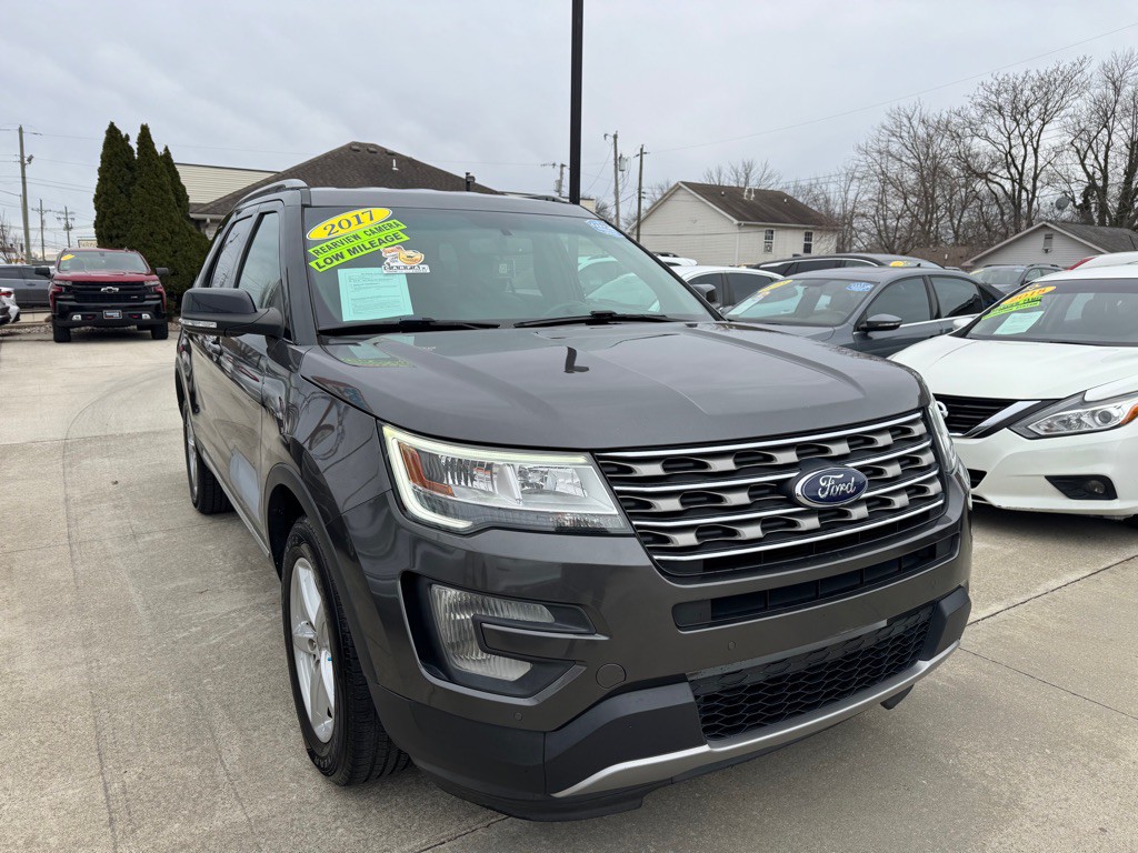 2017 Ford Explorer Image 1