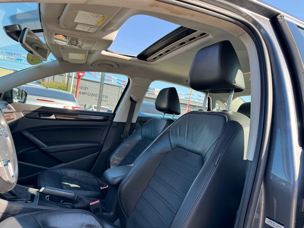 2015 Volkswagen Passat Image 7