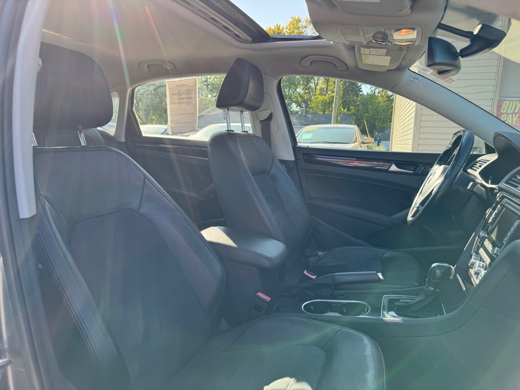 2015 Volkswagen Passat Image 8