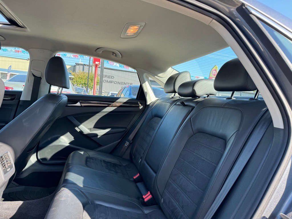 2015 Volkswagen Passat Image 9