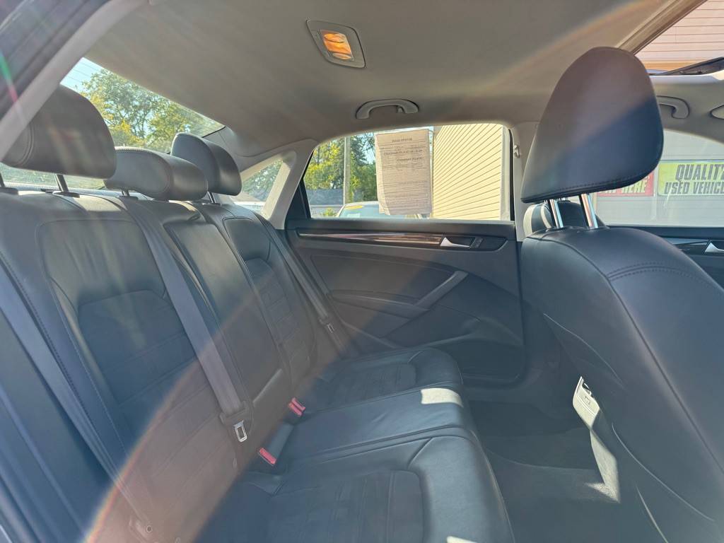 2015 Volkswagen Passat Image 10