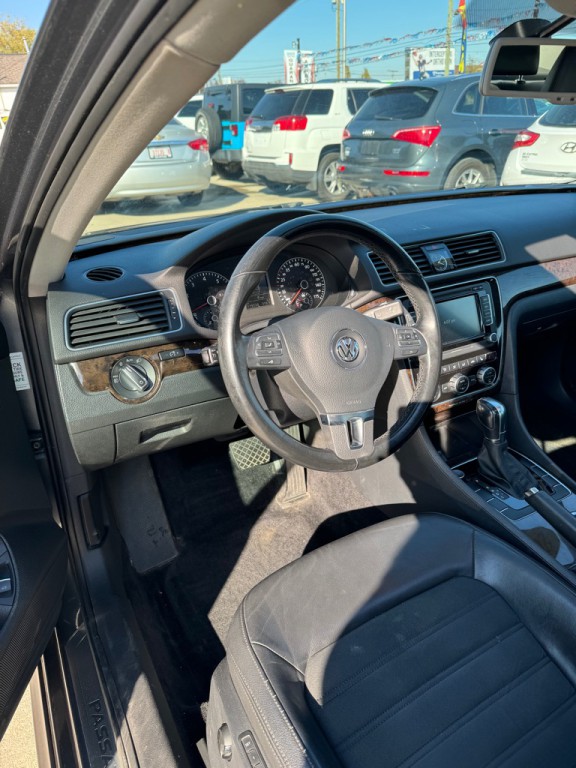 2015 Volkswagen Passat Image 11