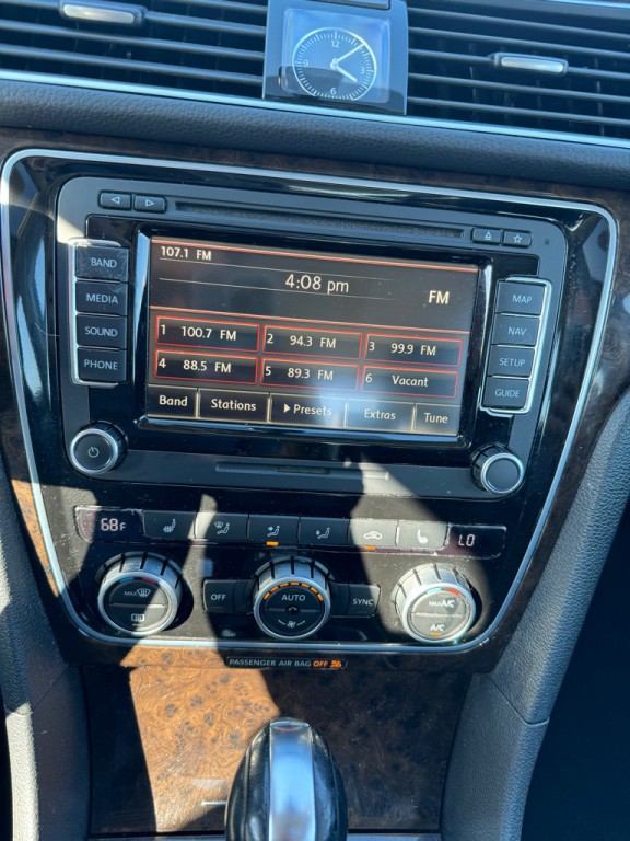 2015 Volkswagen Passat Image 13