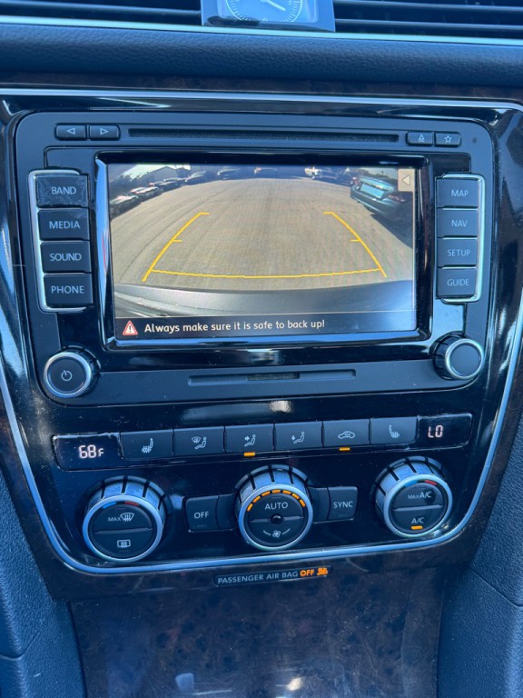 2015 Volkswagen Passat Image 16