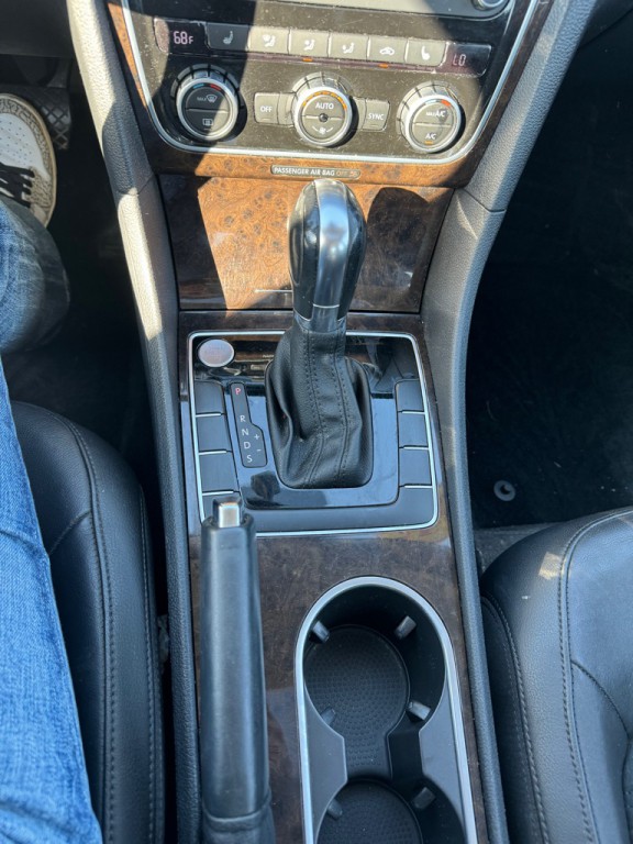 2015 Volkswagen Passat Image 17