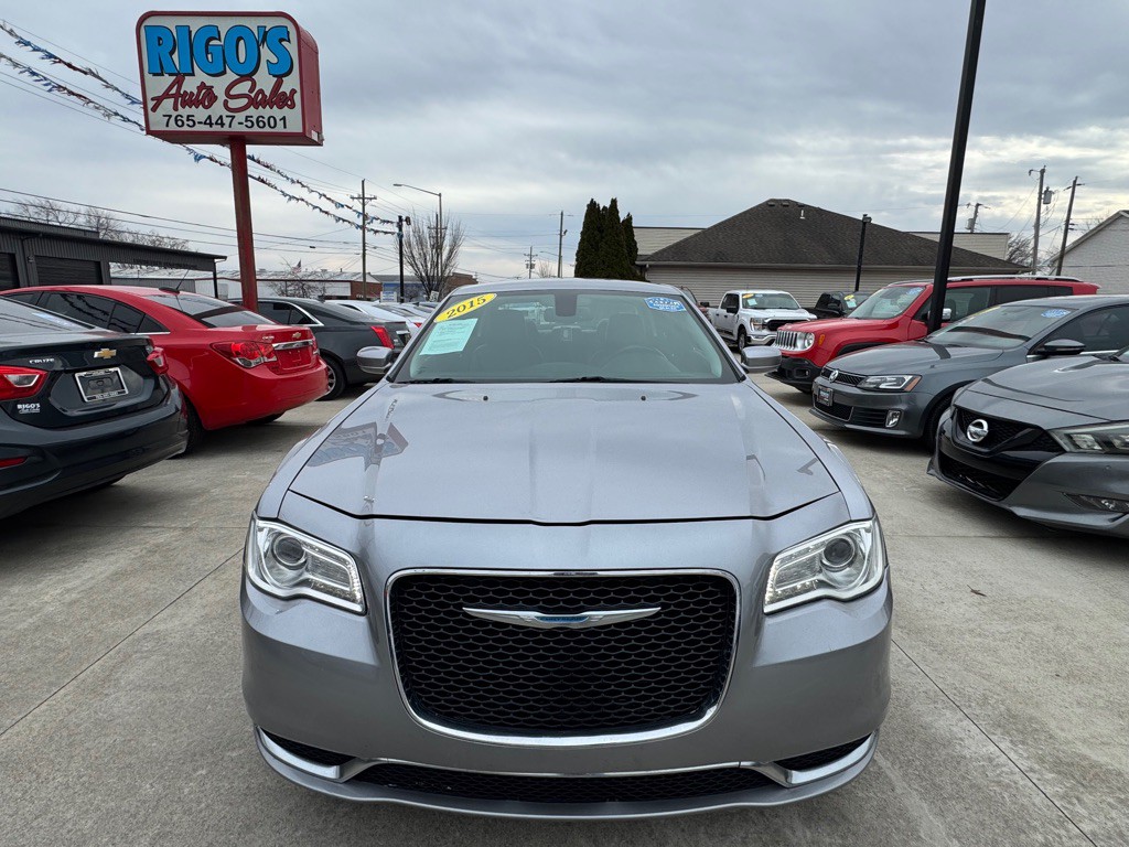 2015 Chrysler 300 Image 2
