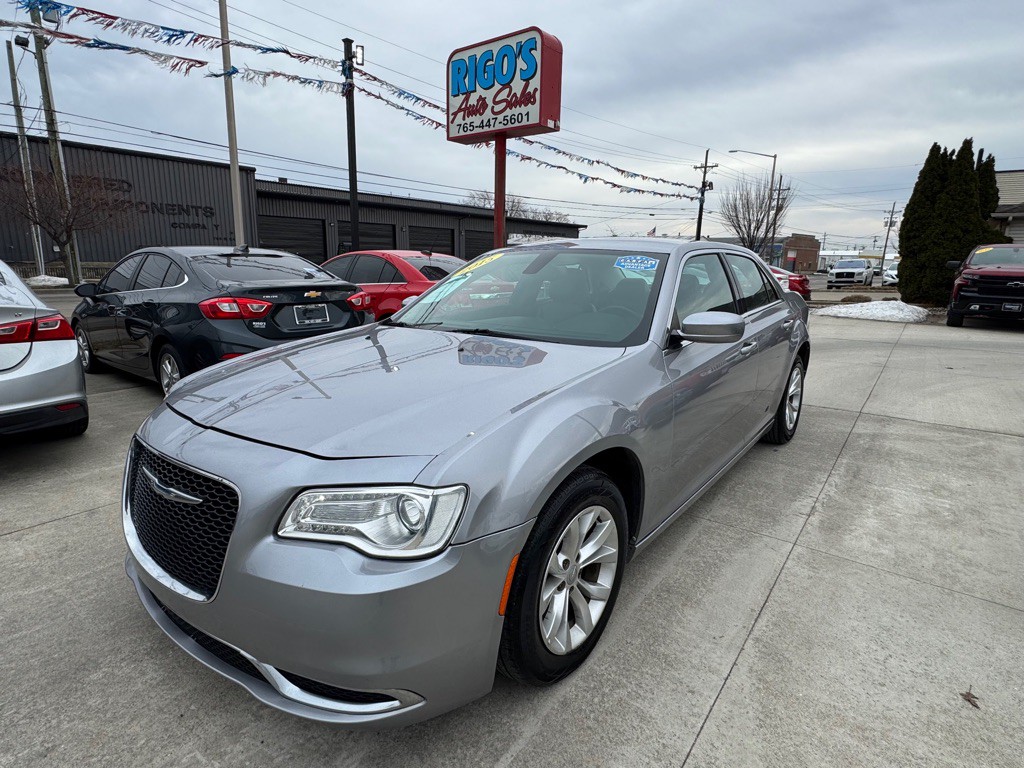 2015 Chrysler 300 Image 3