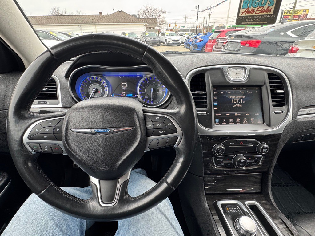 2015 Chrysler 300 Image 4