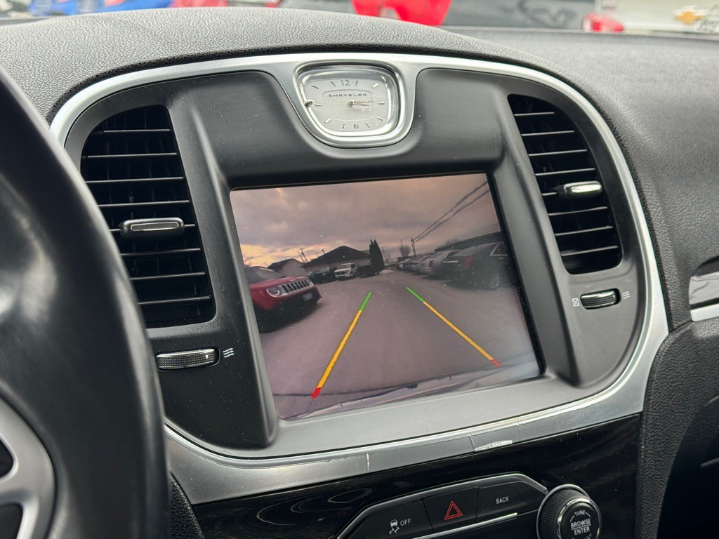 2015 Chrysler 300 Image 5