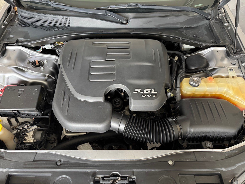 2015 Chrysler 300 Image 7