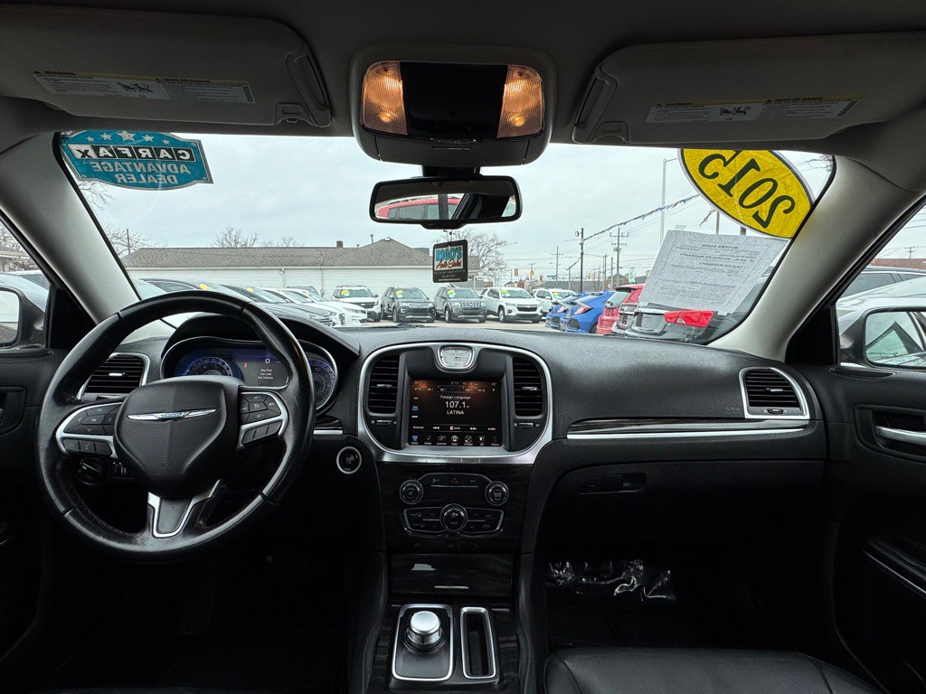 2015 Chrysler 300 Image 10