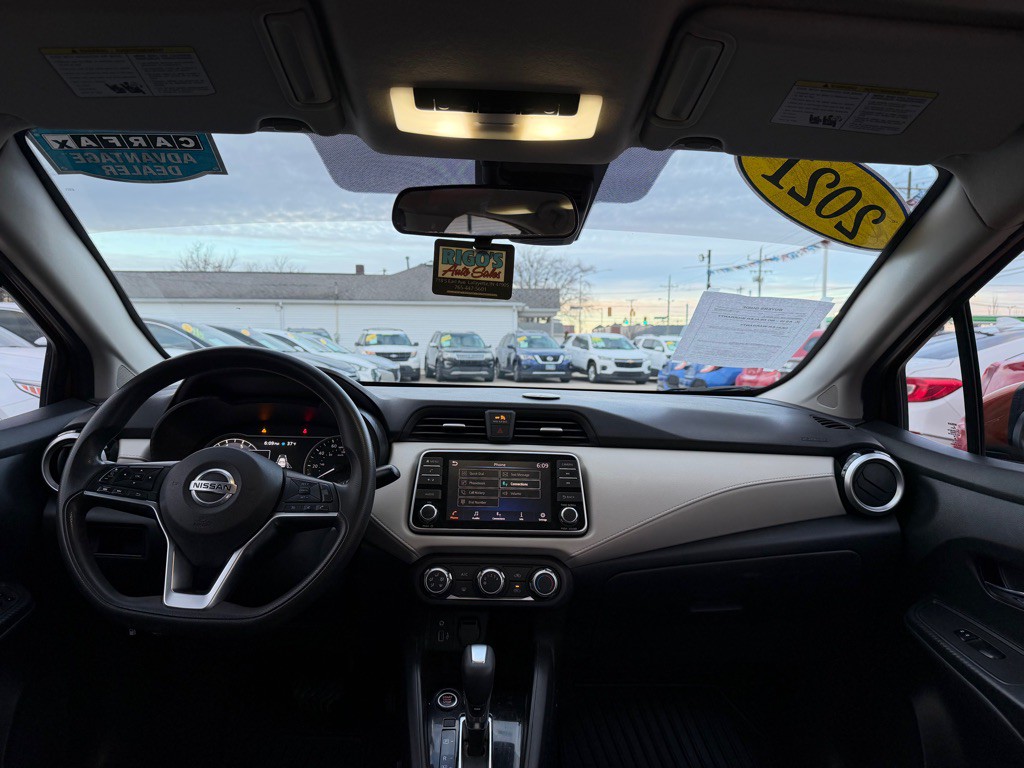 2021 Nissan Versa Image 7
