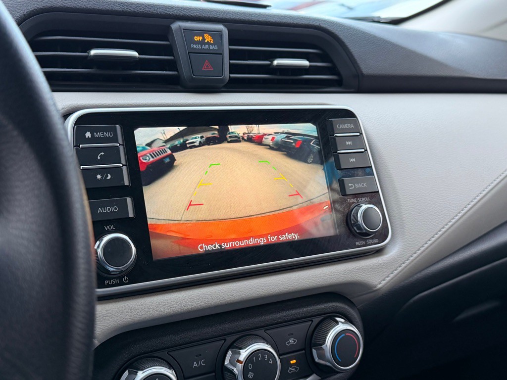 2021 Nissan Versa Image 9