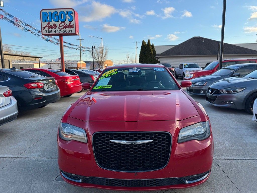 2015 Chrysler 300 Image 2