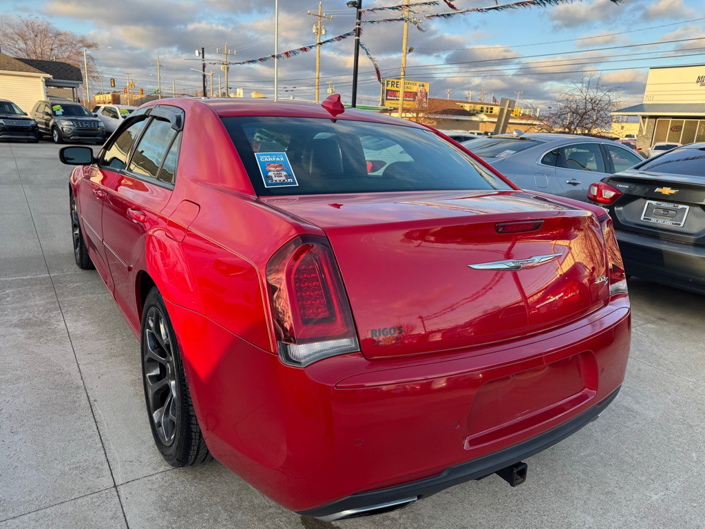 2015 Chrysler 300 Image 4