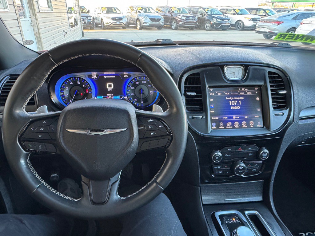 2015 Chrysler 300 Image 7