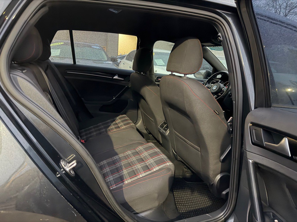 2017 Volkswagen GTI Image 9