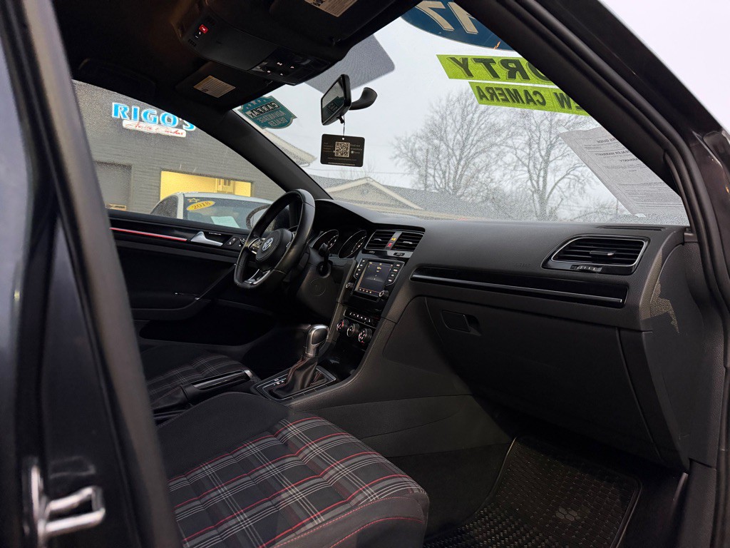 2017 Volkswagen GTI Image 10