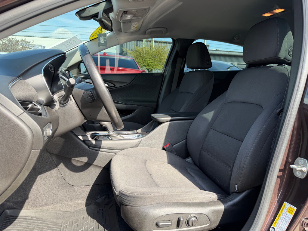 2016 Chevrolet Malibu Image 8