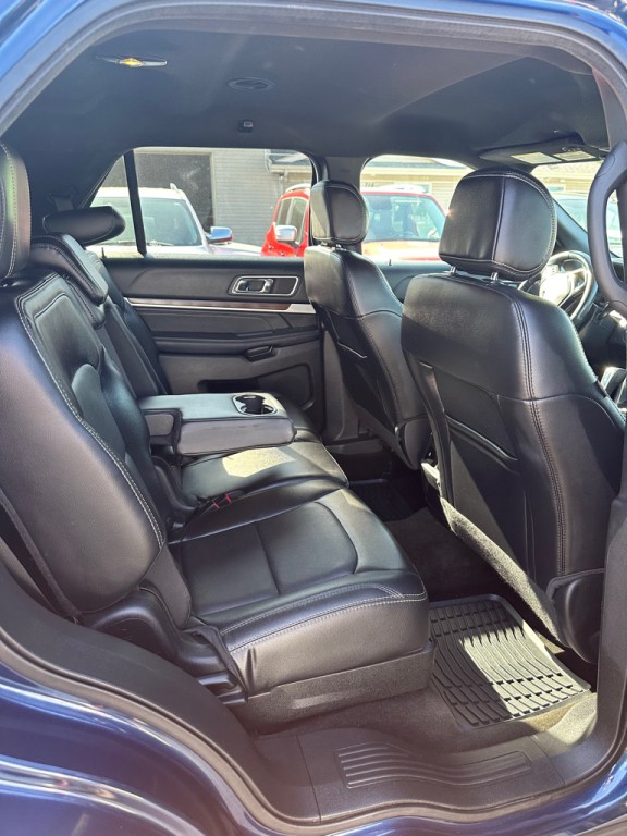 2017 Ford Explorer Image 8