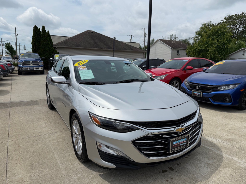 2019 Chevrolet Malibu Image 1