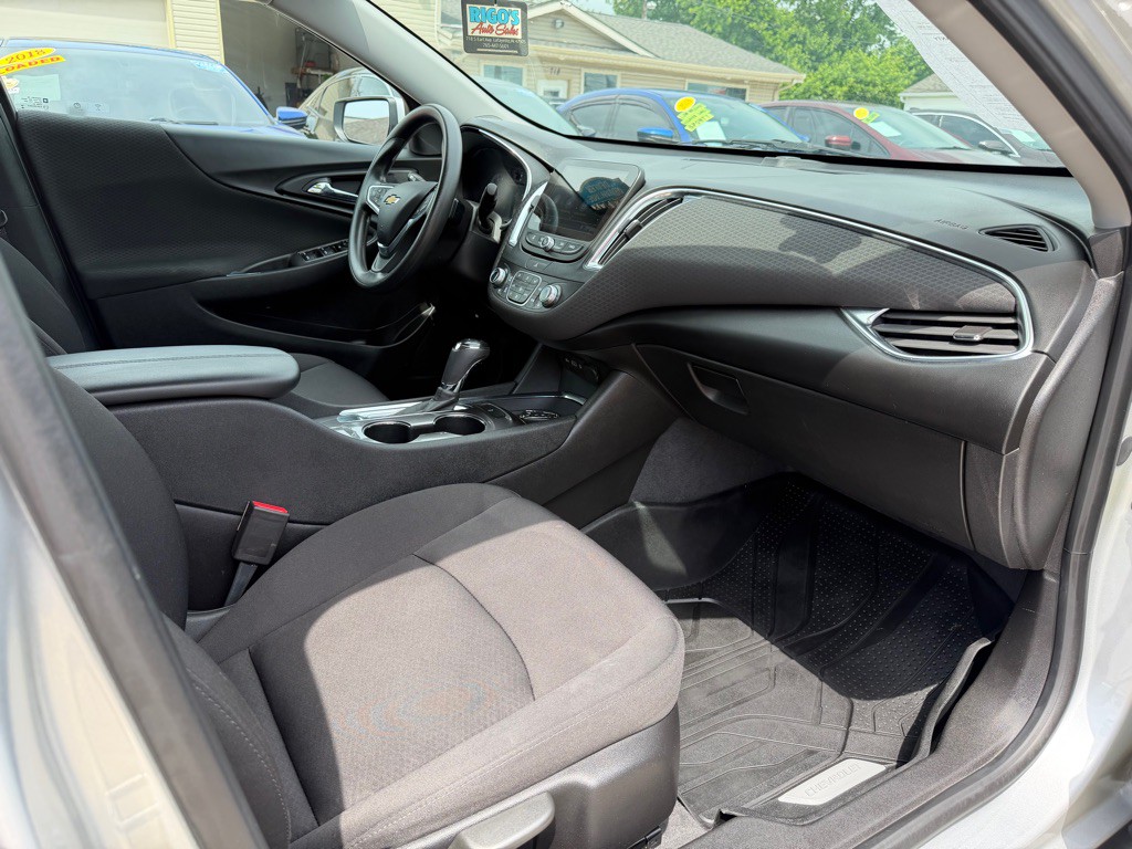 2019 Chevrolet Malibu Image 8