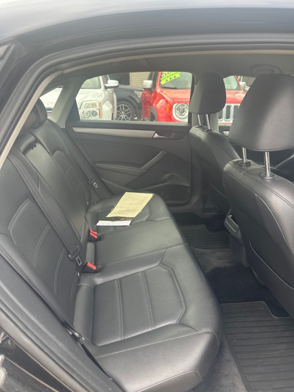 2015 Volkswagen Passat Image 9
