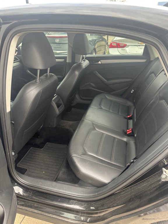 2015 Volkswagen Passat Image 10