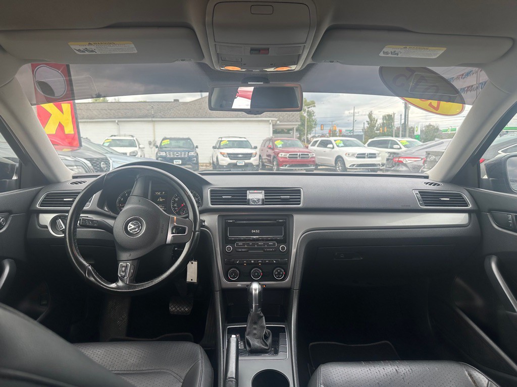 2015 Volkswagen Passat Image 11
