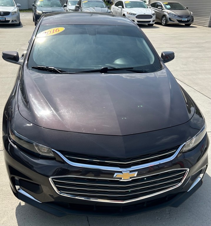 2016 Chevrolet Malibu Image 2