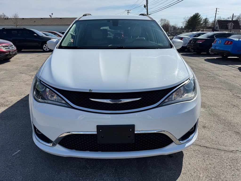 2017 Chrysler Pacifica Image 2
