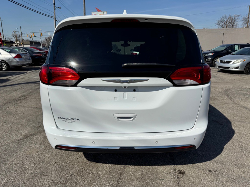 2017 Chrysler Pacifica Image 7