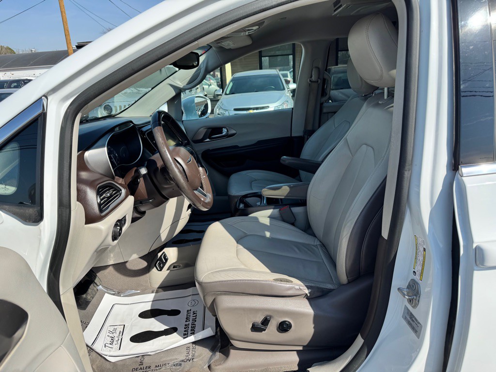 2017 Chrysler Pacifica Image 9
