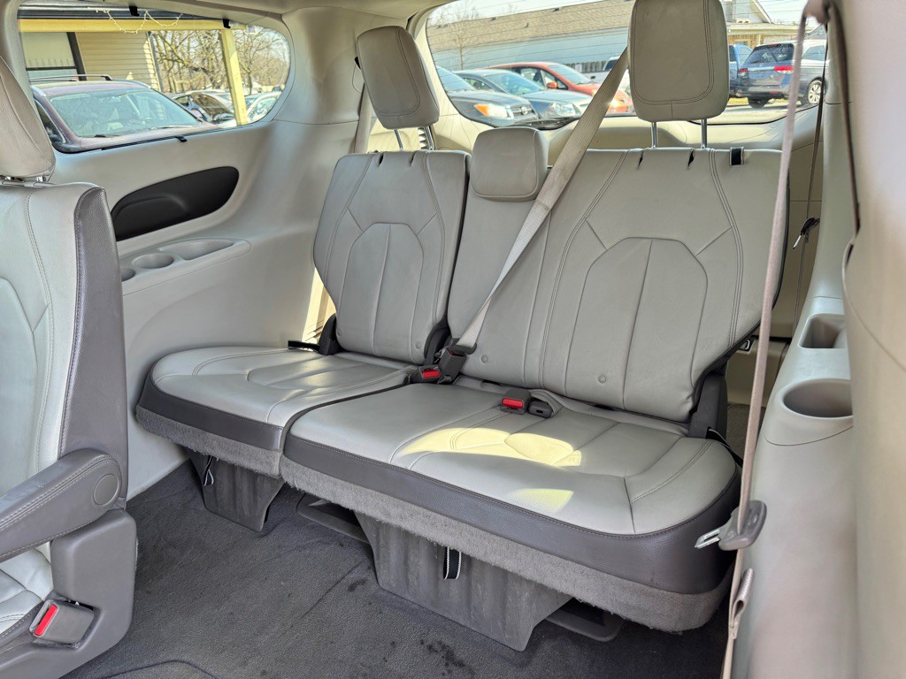 2017 Chrysler Pacifica Image 13