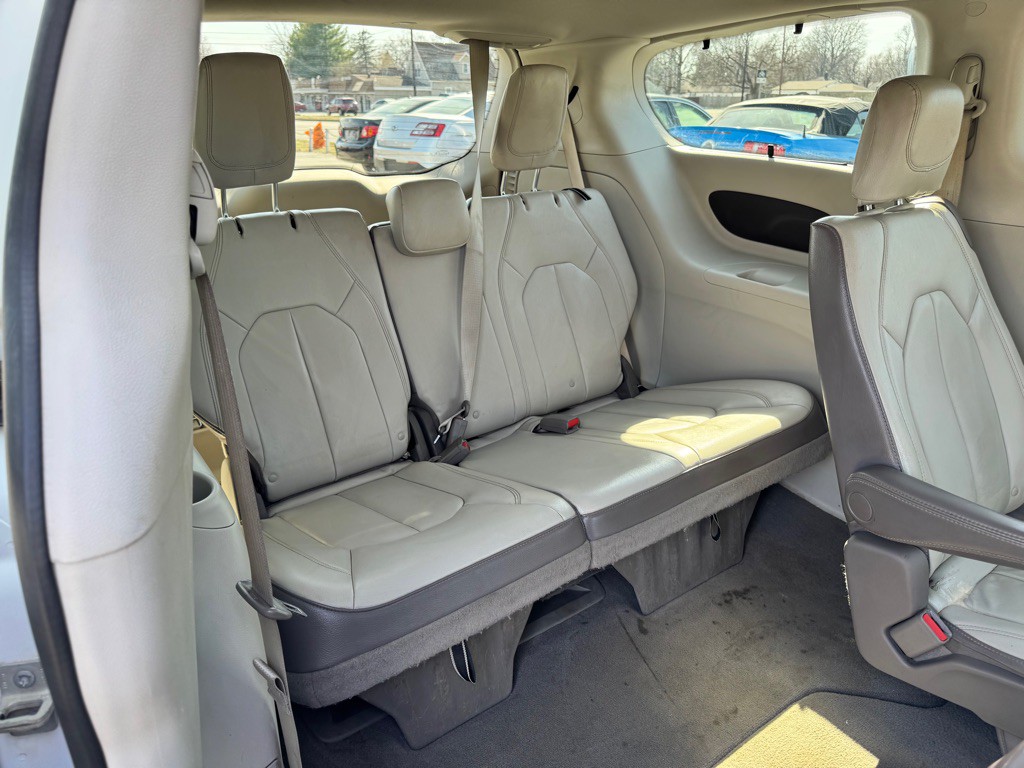 2017 Chrysler Pacifica Image 14