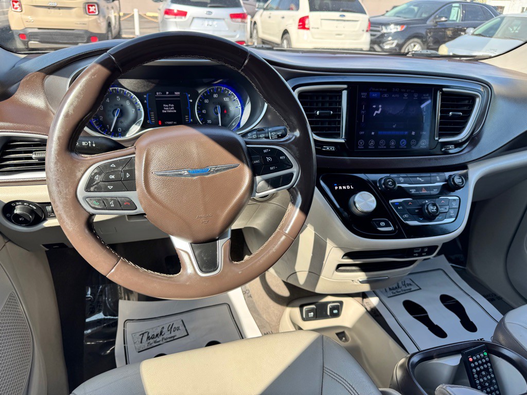 2017 Chrysler Pacifica Image 16