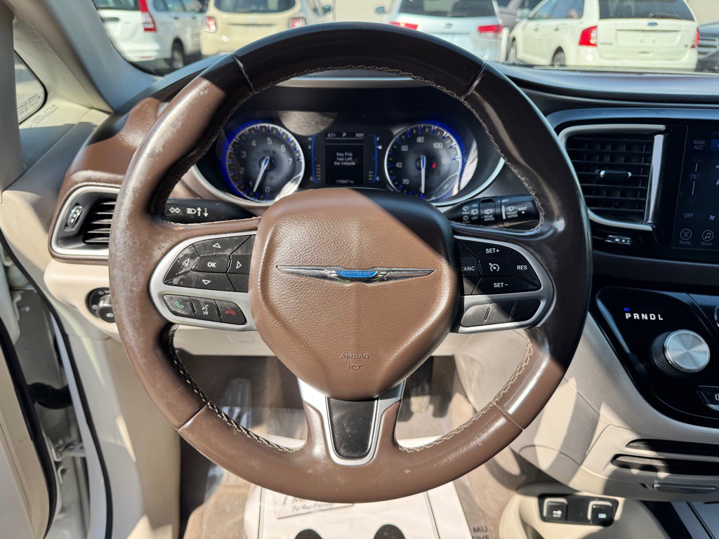 2017 Chrysler Pacifica Image 17