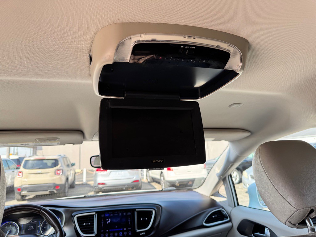 2017 Chrysler Pacifica Image 20