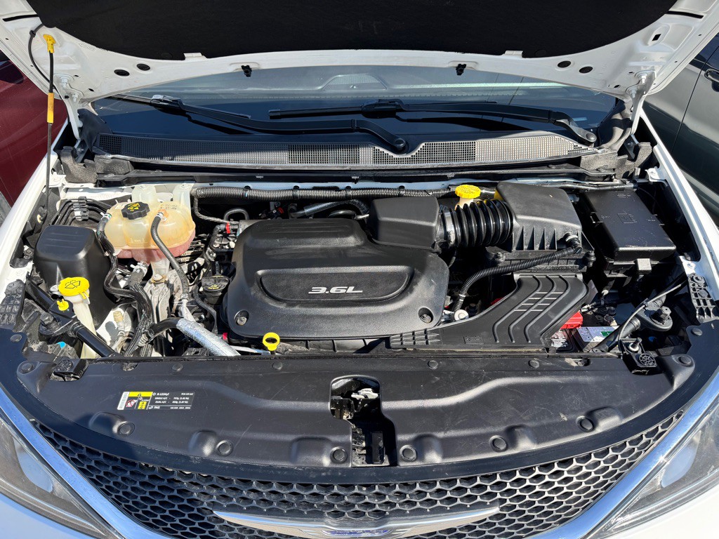 2017 Chrysler Pacifica Image 21