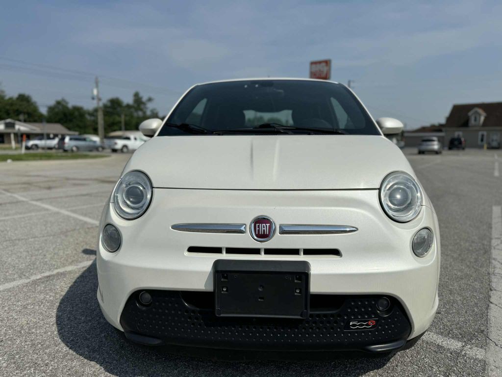 2016 FIAT 500 Image 2
