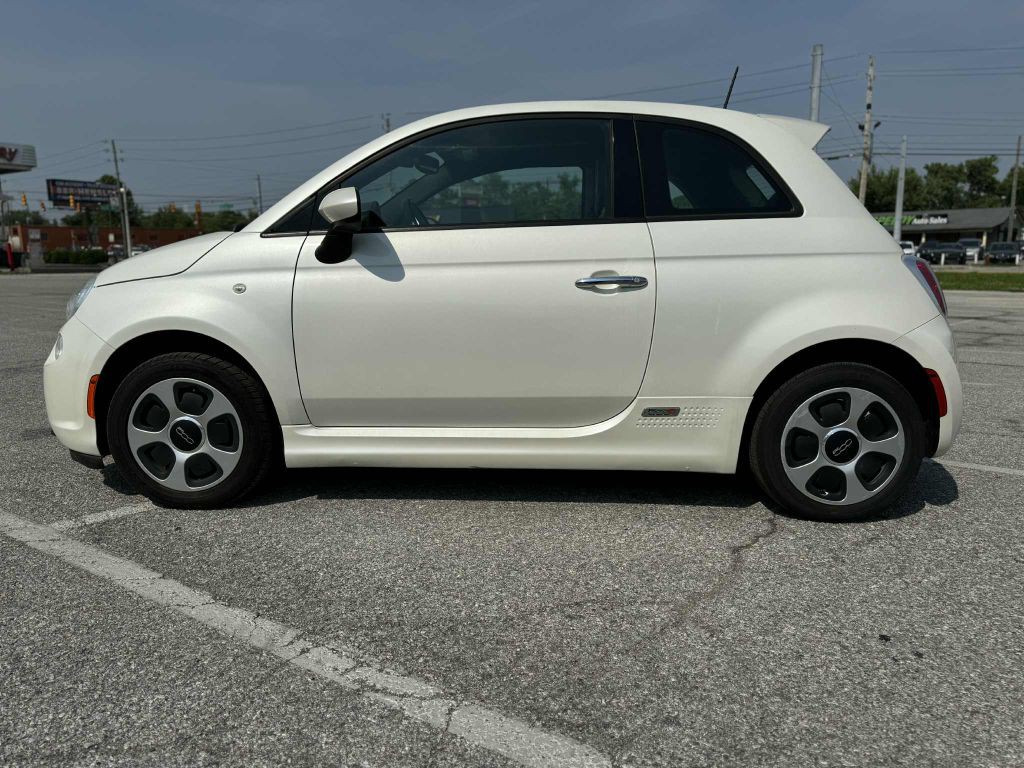 2016 FIAT 500 Image 5